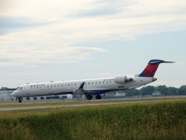 Canadair Regional Jet CRJ-900 (N315PQ)