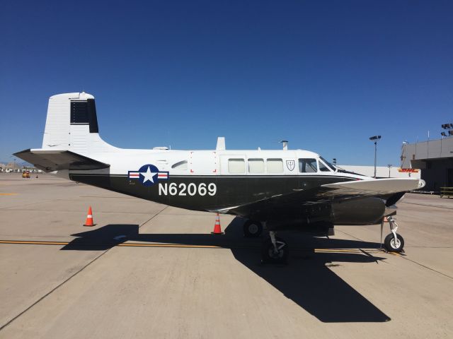 Beechcraft Queen Air (65) (N62069)