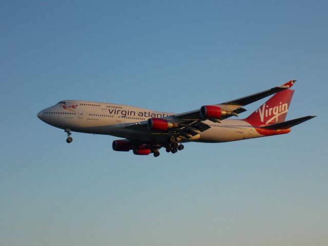 Boeing 747-400 (G-VHOT)