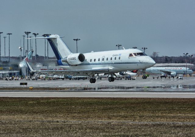 Canadair Challenger (C-GQBQ)