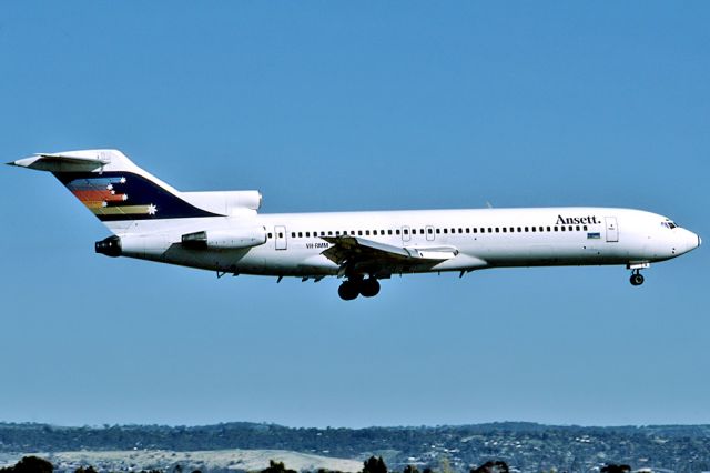 Beechcraft Bonanza (36) (VH-RMM) - ANSETT AIRLINES OF AUSTRALIA - BOEING 727-277 - REG : VH-RMM (CN 21647/1436) - ADELAIDE INTERNATIONAL SA. AUSTRALIA - YPAD 26/10/1986 35MM SLIDE CONVERSION USING A LIGHTBOX AND A NIKON L810 CAMERA (MACRO)