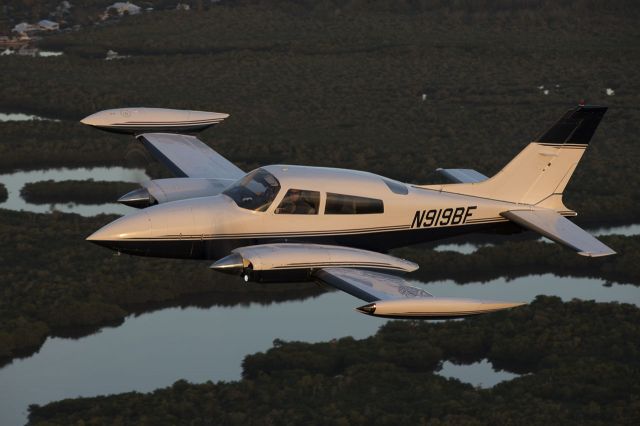 Cessna 310 (N919BF)