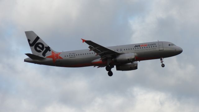 Airbus A320 (VH-VQJ) - Airbus A320-232. JQ501 SYD-MEL. Thu 6 Sep 2012. Melbourne Tullamarine RWY 34. Finals.