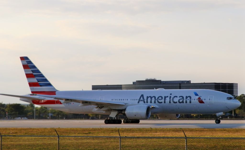 Boeing 777-200 (N783AN)