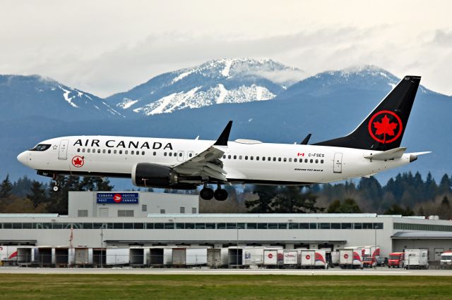 Boeing 737 MAX 8 (C-FSES)