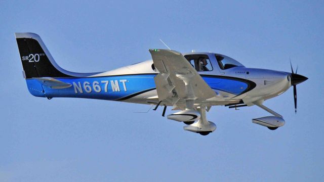 Cirrus SR-20 (N667MT)