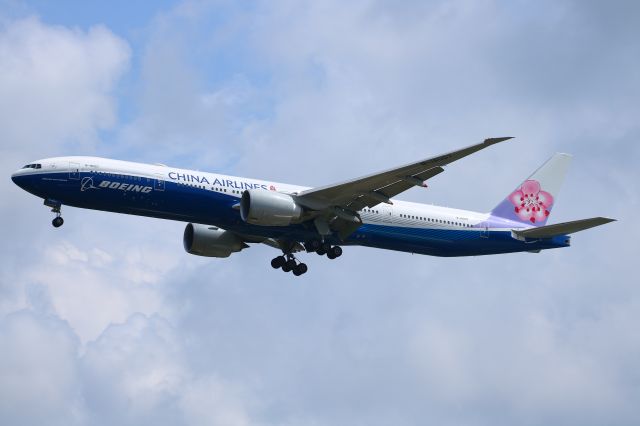 Boeing 777-200 (B-18007)