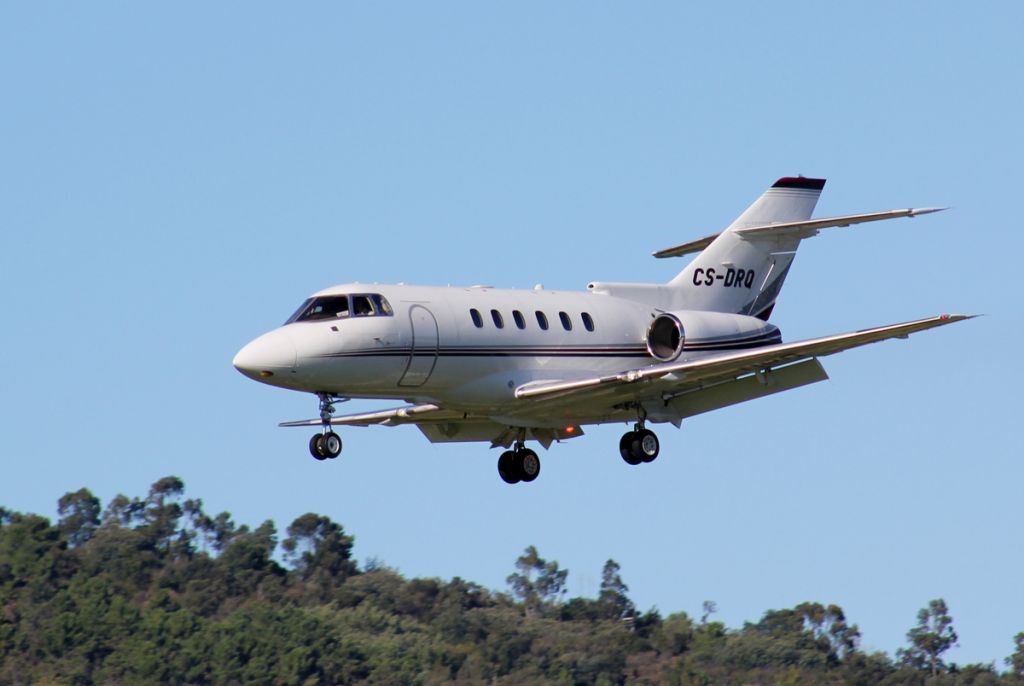 Hawker 800 (CS-DRQ) - SHORT FINAL TO CANNES MANDELIEU FRANCE 11.09.2013