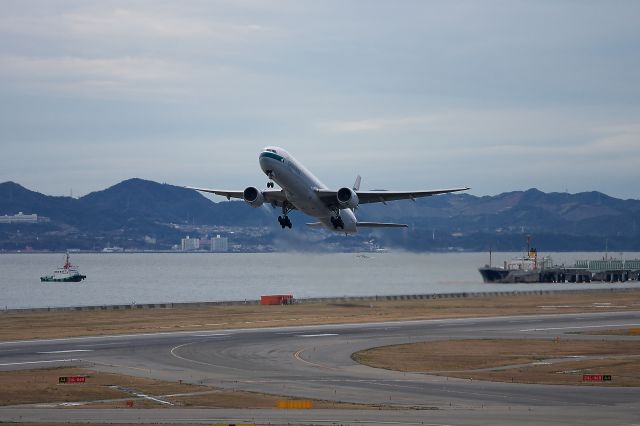 BOEING 777-300 (B-HNJ)