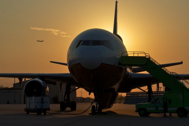 McDonnell Douglas DC-10 (N450AX)