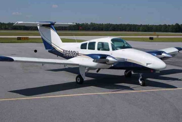 Beechcraft Duchess (N6698H)