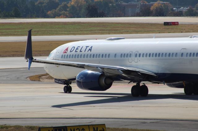 Boeing 737-900 (N876DN)