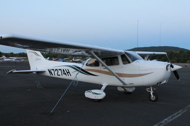 Cessna Skyhawk (N7274H) - 74H parked and tied down at Robertson.