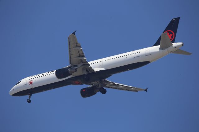 Airbus A321 (C-GIUB)