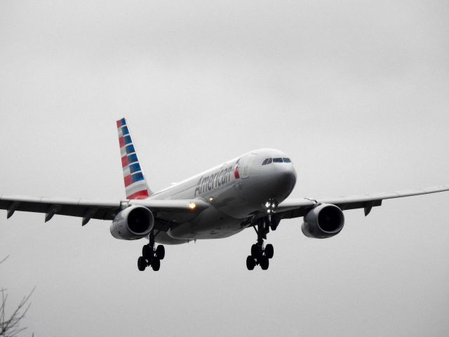 Airbus A330-300 (N290AY) - AAL878 SFO-PHL