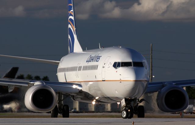 Boeing 737-800 (HP-1725CMP)