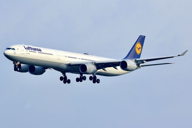 Airbus A340-600 (D-AIHY)