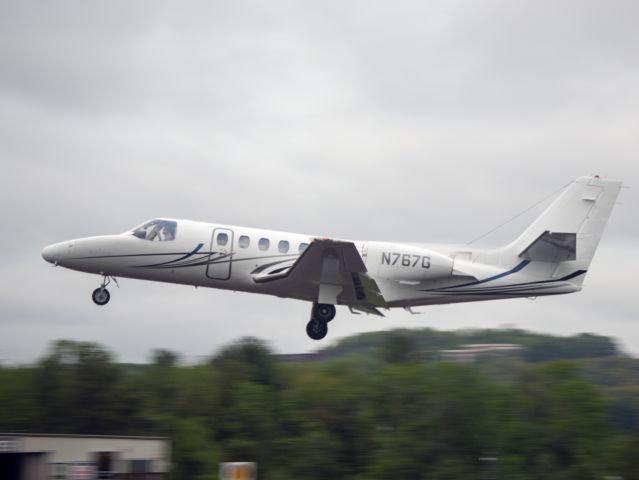 Cessna Citation II (N767G) - Take off runway 26. 17 MAY 2018.