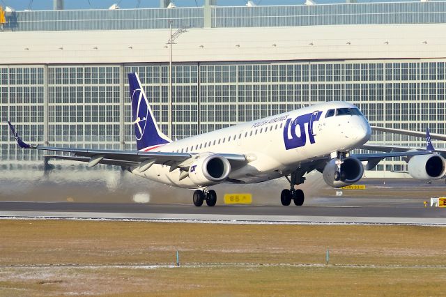 Embraer ERJ-190 (SP-LNE)
