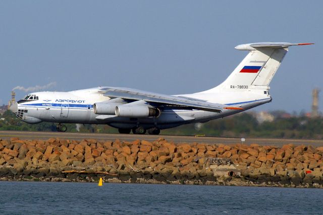 Ilyushin Il-76 (RA-78830)