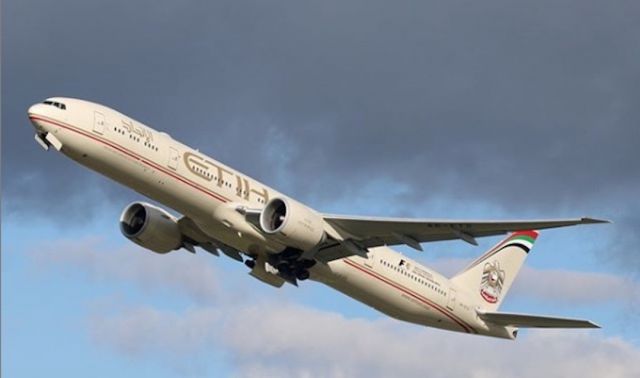 BOEING 777-300ER (A6-ETS) - Landing at London