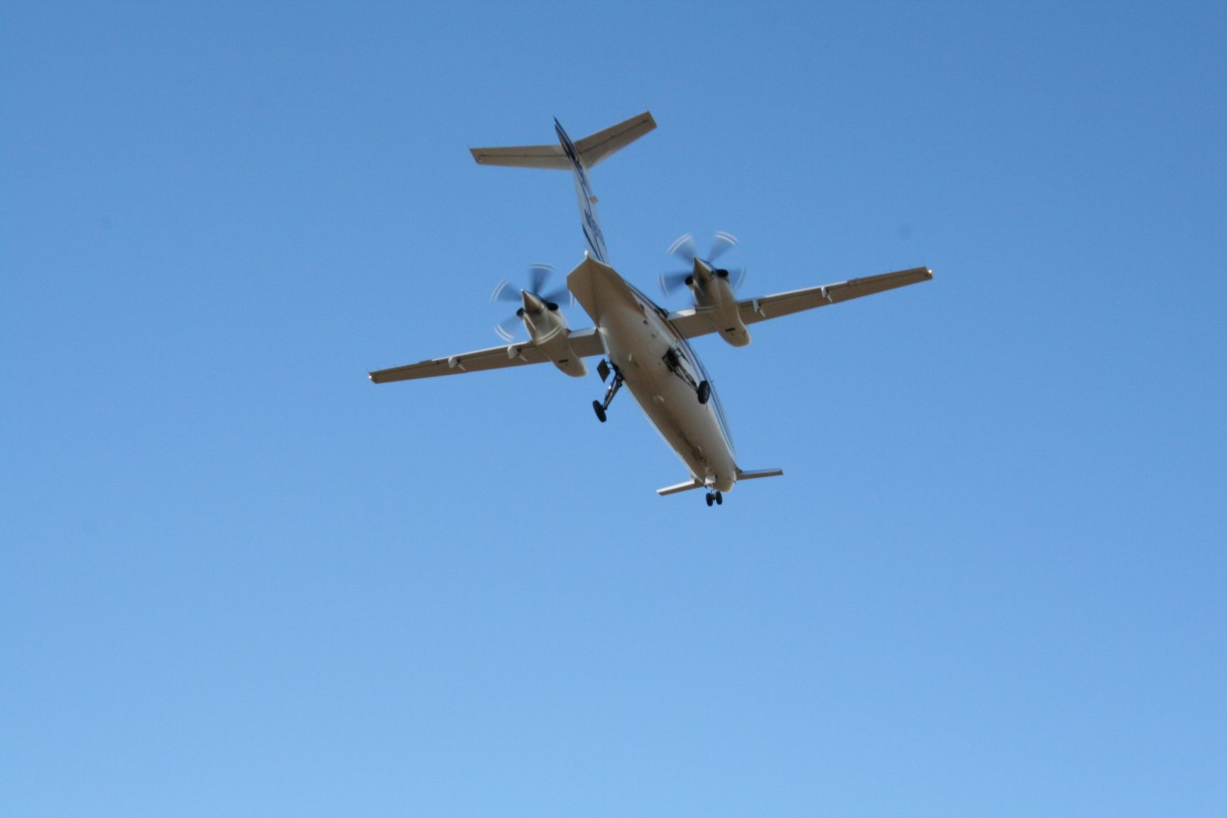 Piaggio P.180 Avanti (VNR161) - LANDING KFCI XMAS EVE 2010