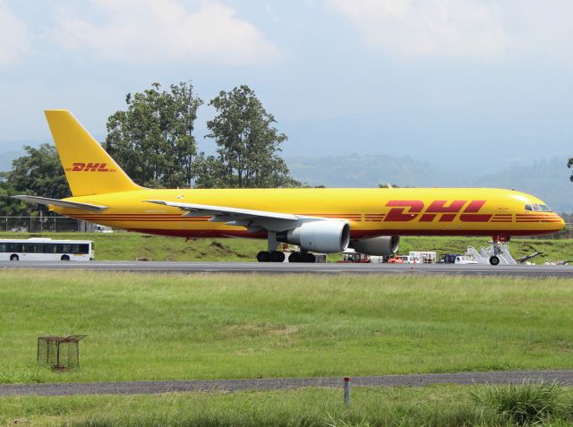 Boeing 757-200 (HP-2010DAE)