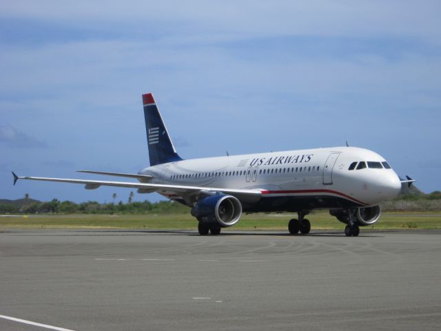 Airbus A320 (N103US)