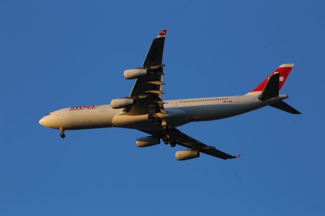 Airbus A340-300 (HB-JMI)