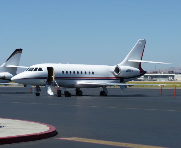 Dassault Falcon 2000 (N11BV) - Unloading after arriving from KSAN.