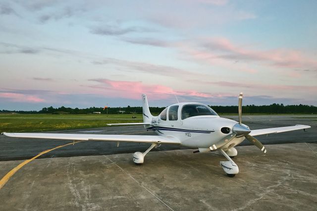 Cirrus SR-20 (N459BT)