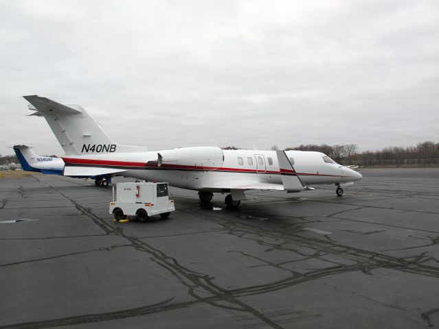 Learjet 40 (N40NB) - Good looking aircraft.