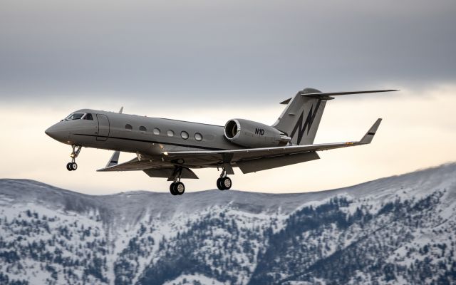 Gulfstream Aerospace Gulfstream IV (N1D) - Gulfstream GIV arrival into KBZN