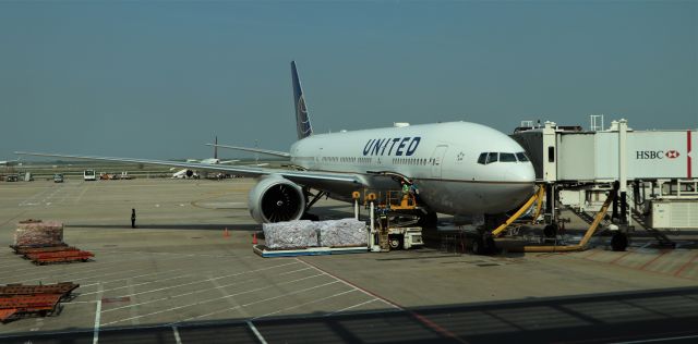 Boeing 777-200 (N57016) - 6/25/18 Terminal 2 South, Pudong