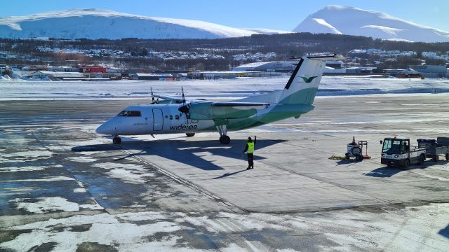 de Havilland Dash 8-100 (LN-WIP) - Viewing platform, Tromsø