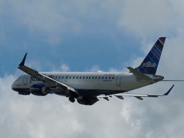 Embraer ERJ-190 (N231JB)