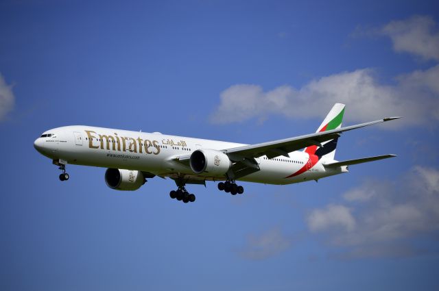 BOEING 777-300 (A6-EGC) - Emirates - B777-31HER (A6-EGC) Emirates on a lunchtime arrival at NCL on their daily DXB-NCL-DXB route. (Photo Jun 2016)