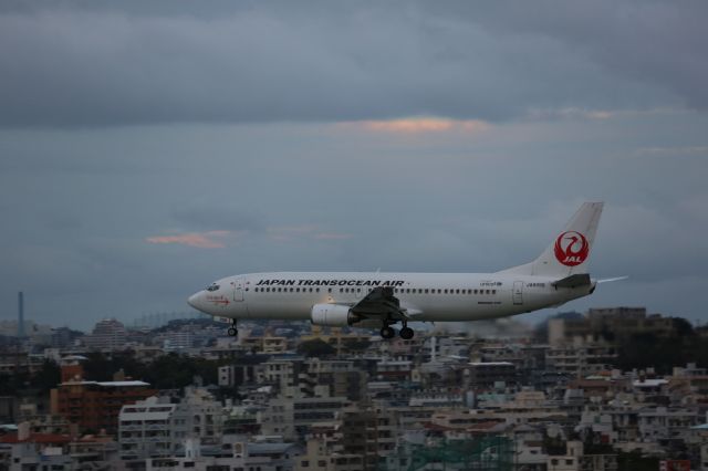 BOEING 737-400 (JA8996)