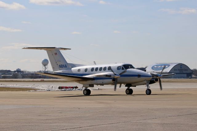 Beechcraft Super King Air 200 (N8NA) - NASA-8 taxiing to RWY 24L via TWY Lima on 1 Apr 2019.