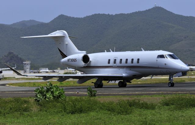 Bombardier Challenger 300 (N730QS)