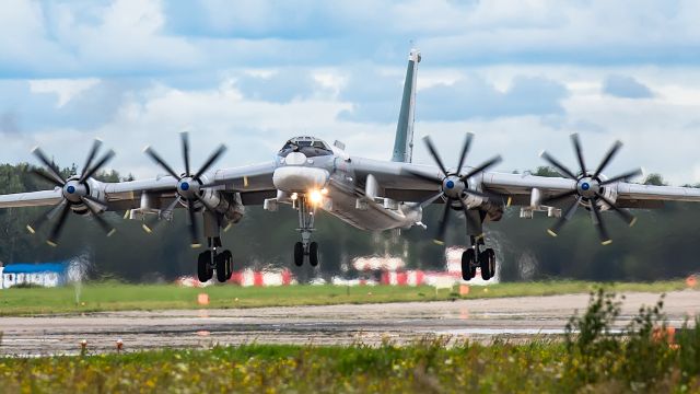 Tupolev Tu-142 (RF-94123) - ARMY 2020.