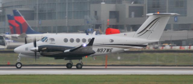 Beechcraft Super King Air 200 (N97WE)