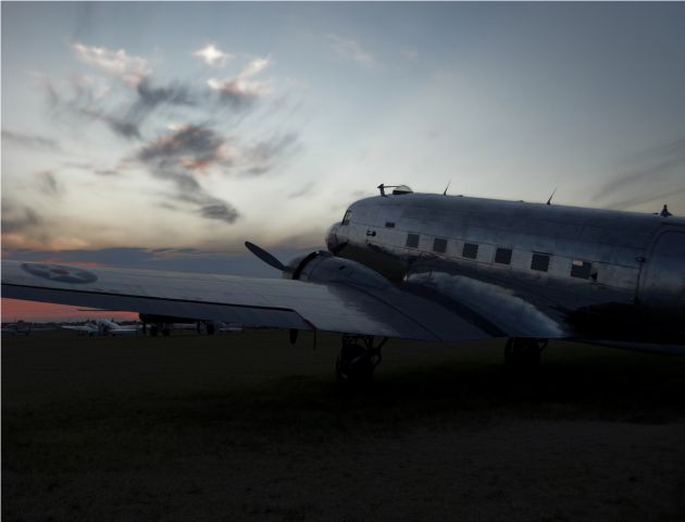 Douglas DC-3 (N47HL)