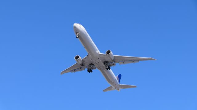 BOEING 767-400 (N66051)