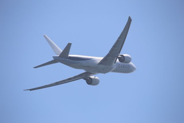 Boeing 777-200 —