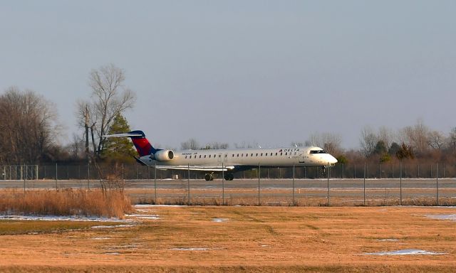 Canadair Regional Jet CRJ-900 (N830SK) - Delta Connection Bombardier CRJ-900LR N830SK in Saginaw MBS 
