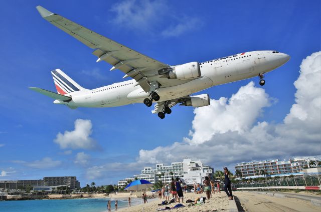 Airbus A330-200 (F-GZCO)