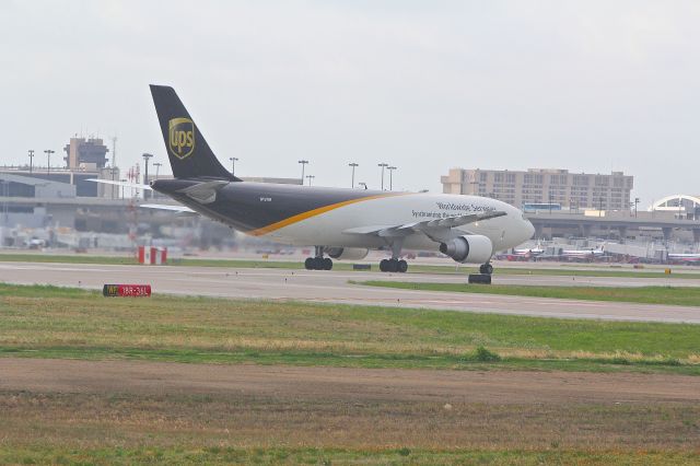 Airbus A300F4-600 (N159UP) - UPS 8611 starting takeoff roll on flight to KSDF