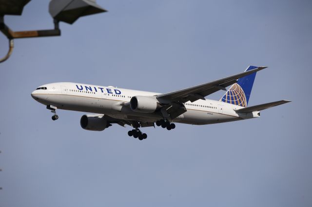 Boeing 777-200 (N781UA)