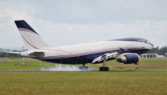 Airbus A310 (HZ-NSA) - al-atheer aviation a310-304 hz-nsa landing at shannon 29/6/19.